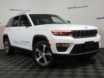 2023 Jeep Grand Cherokee — side profile view