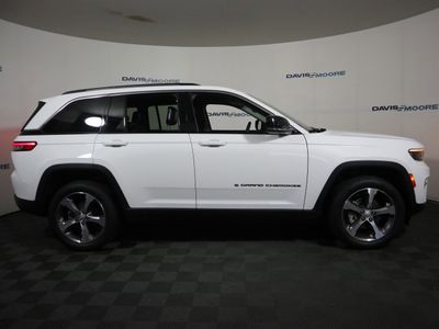 2023 Jeep Grand Cherokee — interior view