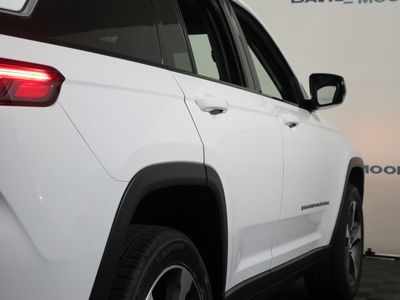 2023 Jeep Grand Cherokee — detail view