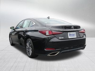 2021 Lexus ES — detail view