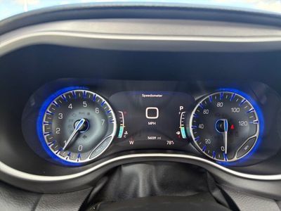 2023 Chrysler Pacifica — detail view