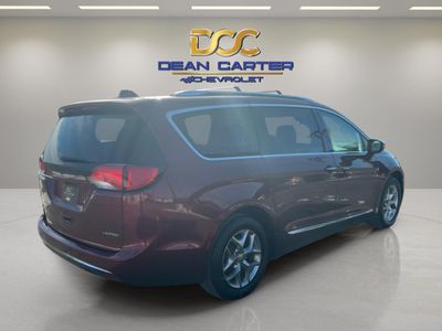 2017 Chrysler Pacifica — detail view