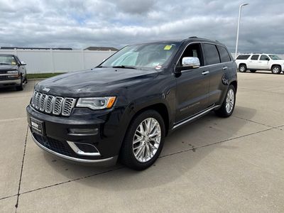 2017 Jeep Grand Cherokee — rear three-quarter view