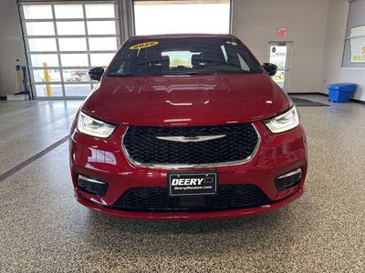 2026 Chrysler Pacifica — side profile view