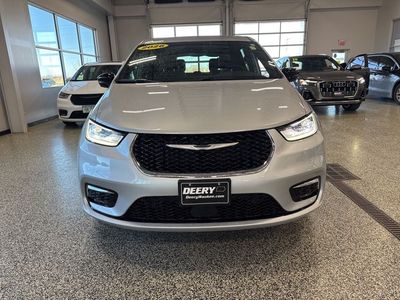 2026 Chrysler Pacifica — side profile view