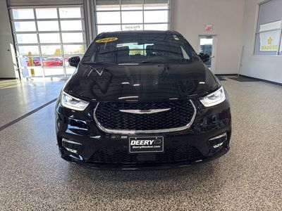 2026 Chrysler Pacifica — side profile view