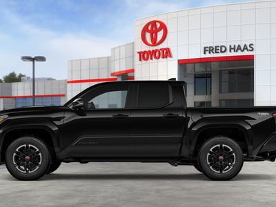 2025 Toyota Tacoma - Photo 6