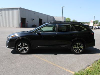 2022 Subaru Outback — detail view