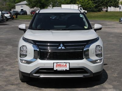 2025 Mitsubishi Outlander — side profile view