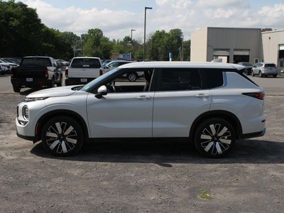 2025 Mitsubishi Outlander — detail view