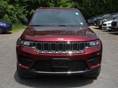 2025 Jeep Grand Cherokee — side profile view