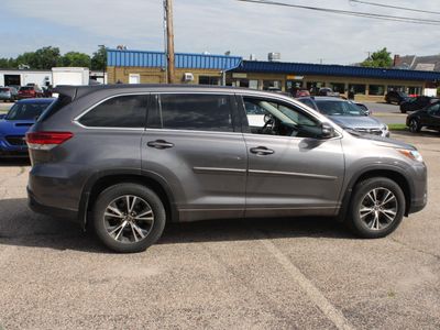 2018 Toyota Highlander — interior view