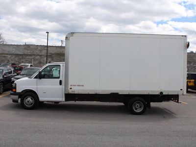 2021 GMC Savana Cutaway 4500 — detail view