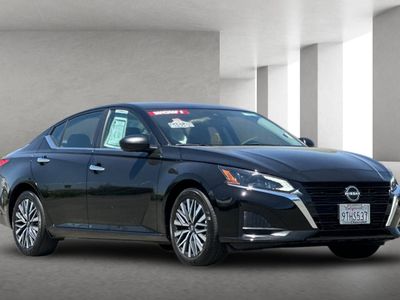 2025 Nissan Altima — side profile view