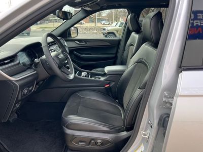 2024 Jeep Grand Cherokee — interior view