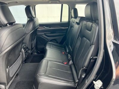 2023 Jeep Grand Cherokee — detail view