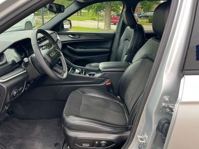 2024 Jeep Grand Cherokee L — interior view