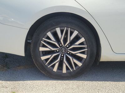 2025 Nissan Altima — detail view