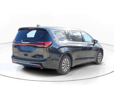 2024 Chrysler Pacifica Hybrid — interior view