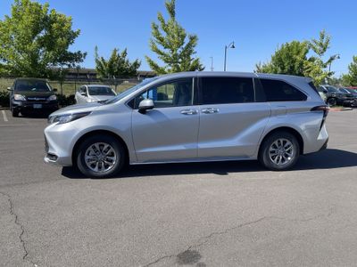 2022 Toyota Sienna — side profile view