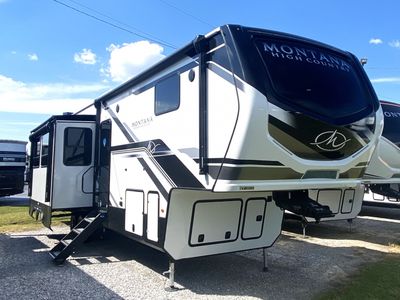 2025 Keystone RV Montana High Country 389BH — front three-quarter view