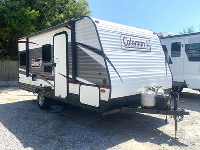 2019 Coleman LANTERN 17RD — front three-quarter view