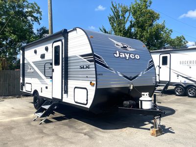 2025 Jayco Jay Flight 197MB — front three-quarter view