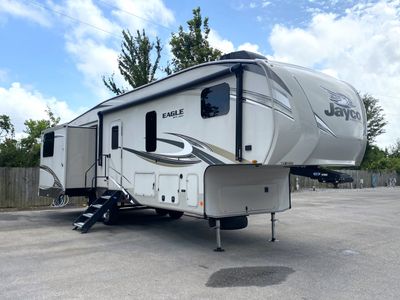2020 Jayco Eagle 30.5MBOK — front three-quarter view