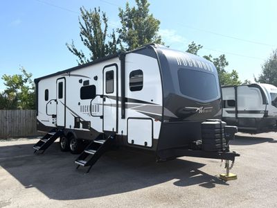 2025 Forest River Rockwood Ultra lite 2616BH — front three-quarter view