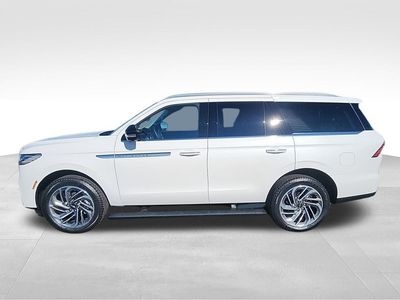2025 Lincoln Navigator — detail view