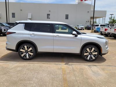 2026 Mitsubishi Outlander — side profile view