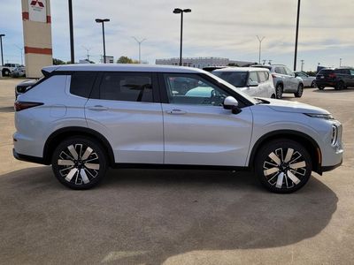 2026 Mitsubishi Outlander — side profile view