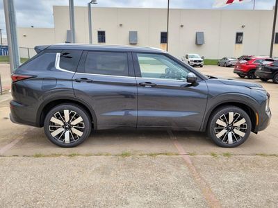 2026 Mitsubishi Outlander — side profile view