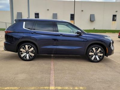 2026 Mitsubishi Outlander — side profile view
