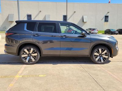 2026 Mitsubishi Outlander — side profile view