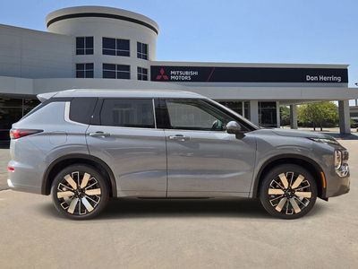 2026 Mitsubishi Outlander — side profile view