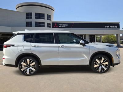 2026 Mitsubishi Outlander — side profile view