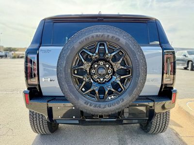2025 GMC HUMMER EV SUV — detail view