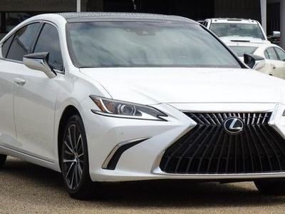 2022 Lexus ES — side profile view