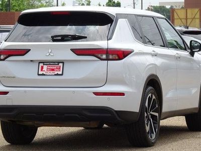 2022 Mitsubishi Outlander — interior view
