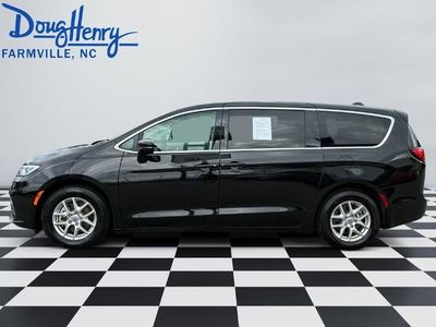 2024 Chrysler Pacifica — side profile view
