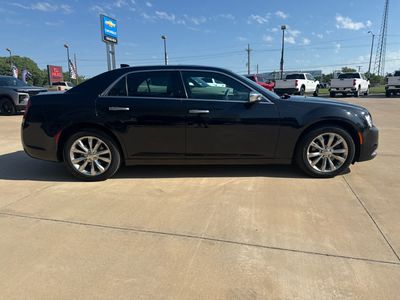 2015 Chrysler 300 — detail view