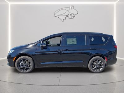 2026 Chrysler Pacifica — side profile view