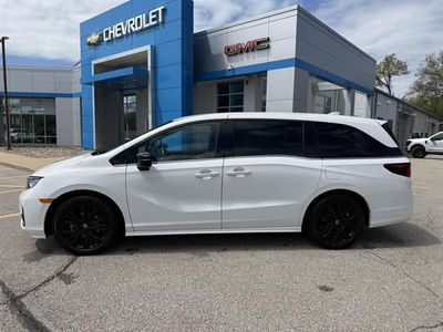 2025 Honda Odyssey — rear three-quarter view