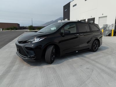 2025 Toyota Sienna — detail view