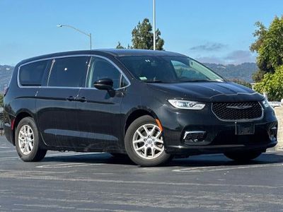 2023 Chrysler Pacifica — side profile view