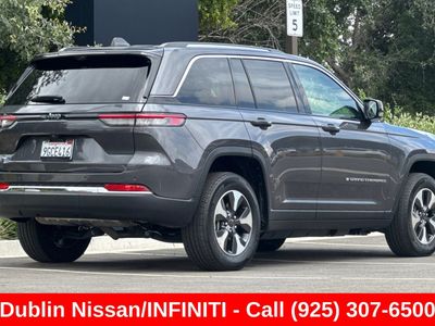 2023 Jeep Grand Cherokee — interior view