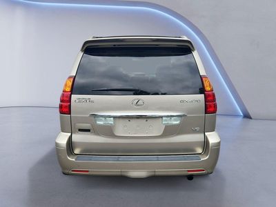 2005 Lexus GX 470 — interior view