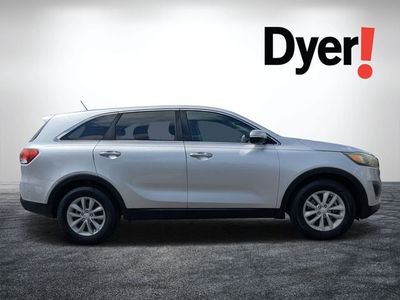2016 Kia Sorento — side profile view