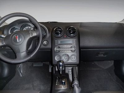 2009 Pontiac G6 — interior view